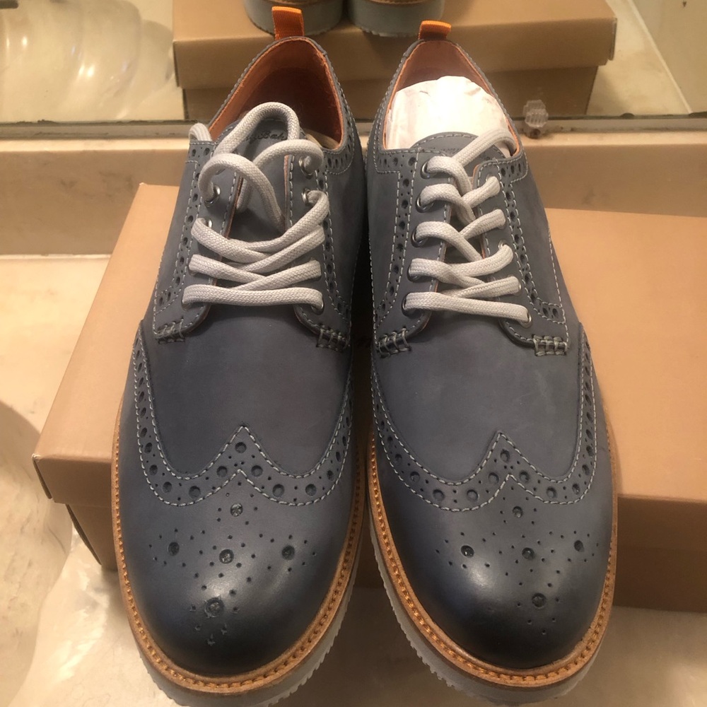 Tommy Bahama Blue Wingtip Oxfords with Tan Welt